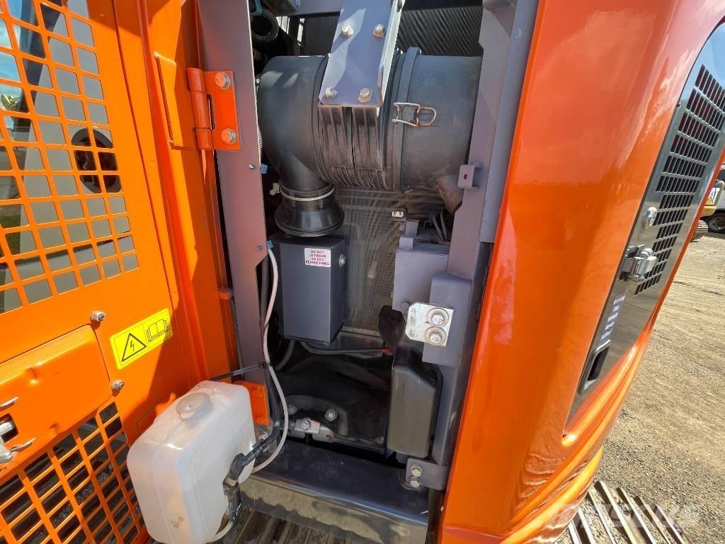 Hitachi ZX 135 US-6 Telakaivukoneet