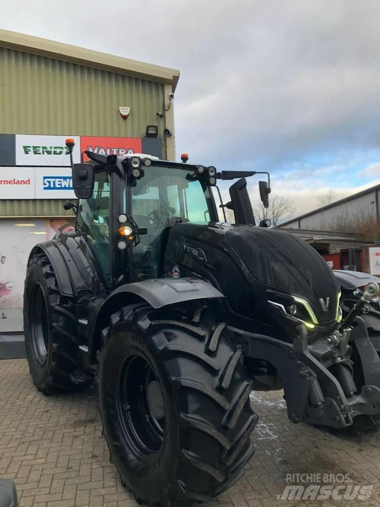Valtra T235V Traktorit