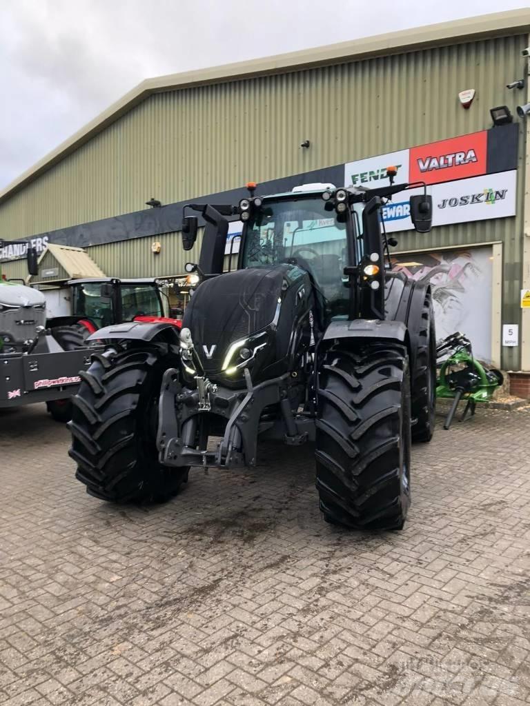 Valtra T235V Traktorit