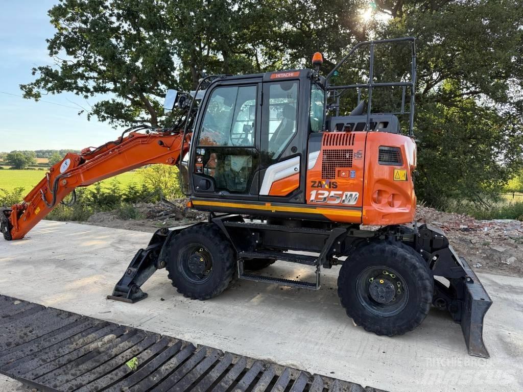 Hitachi ZX 135 W-7 Pyöräkaivukoneet