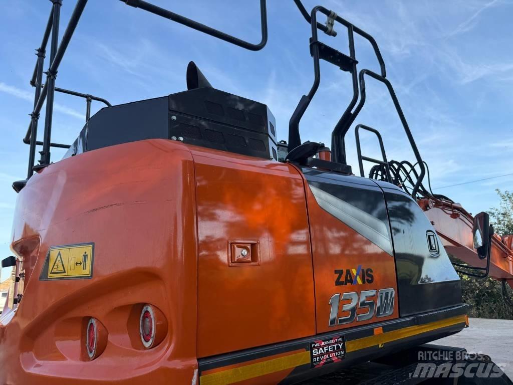 Hitachi ZX 135 W-7 Pyöräkaivukoneet
