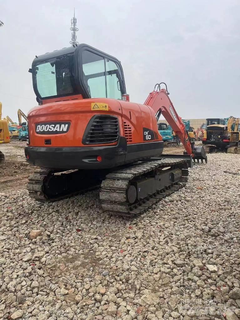 Doosan DX60 Minikaivukoneet < 7t