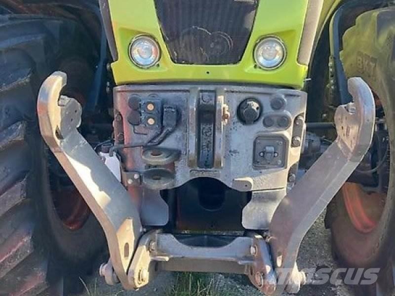 CLAAS Axion 830 Traktorit
