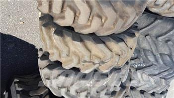  Pneus 10.5/80-18 Renkaat ja vanteet