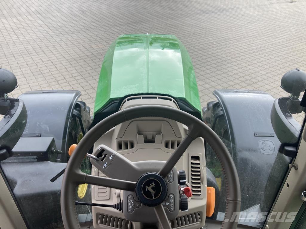 John Deere 6M240 Traktorit