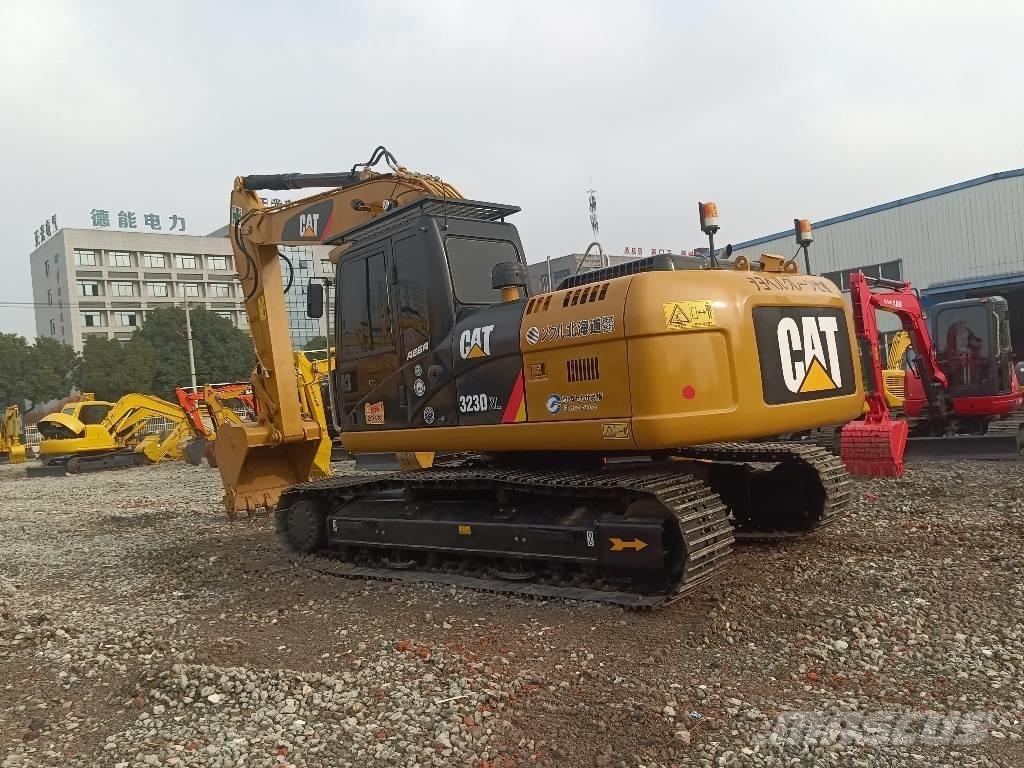 CAT 323 D Telakaivukoneet
