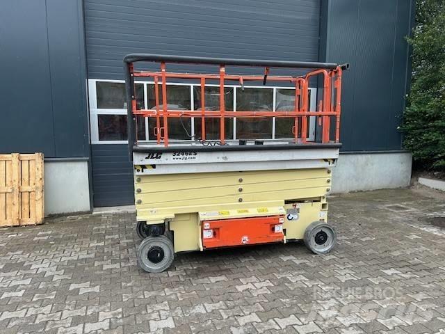 JLG 3246 ES Saksilavat