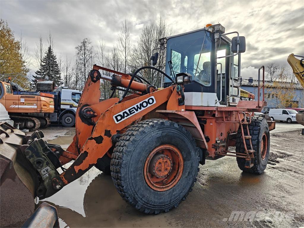 Daewoo Mega 250 Pyöräkuormaajat