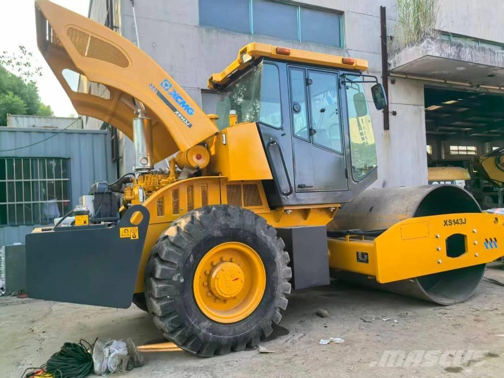 XCMG 142J Yksivalssijyrät