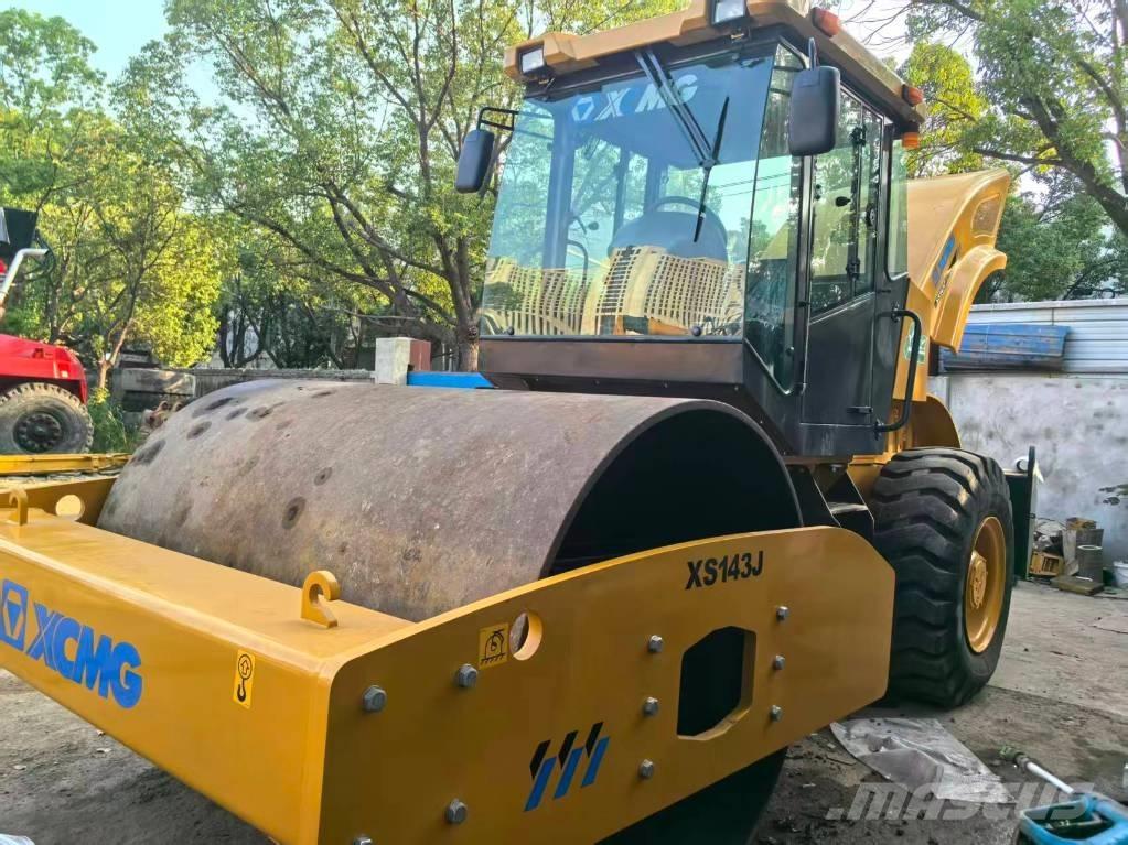 XCMG 142J Yksivalssijyrät