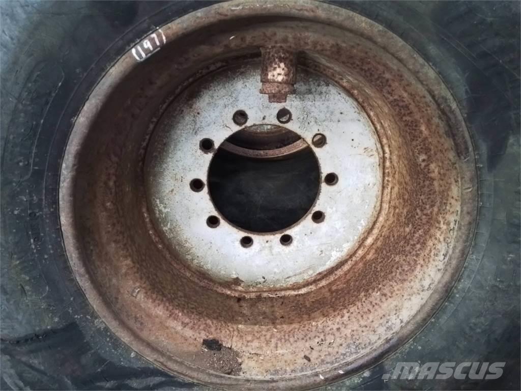 Valmet 836 20x26,5 Renkaat ja vanteet