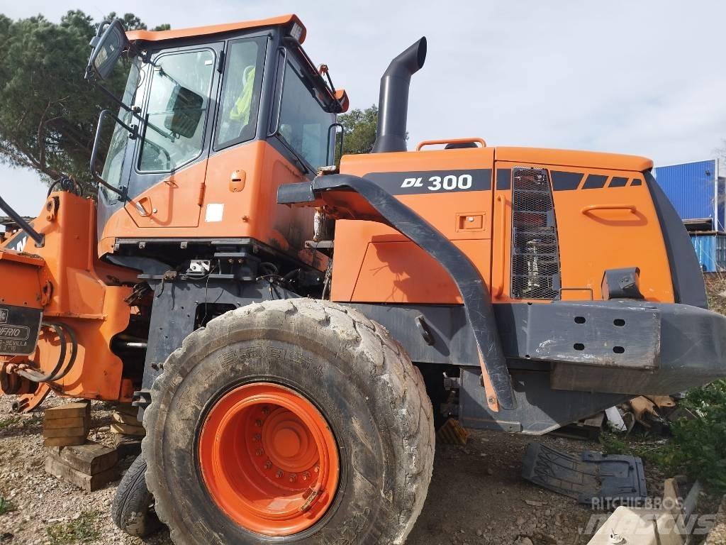 Doosan DL 300-3 Pyöräkuormaajat