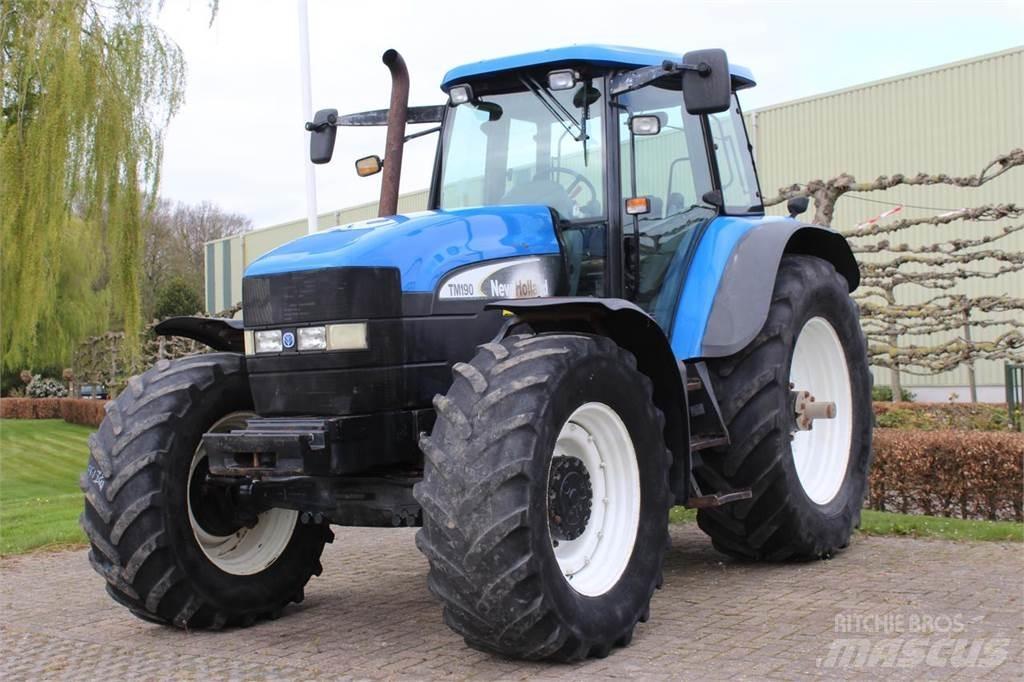 New Holland TM190 Traktorit