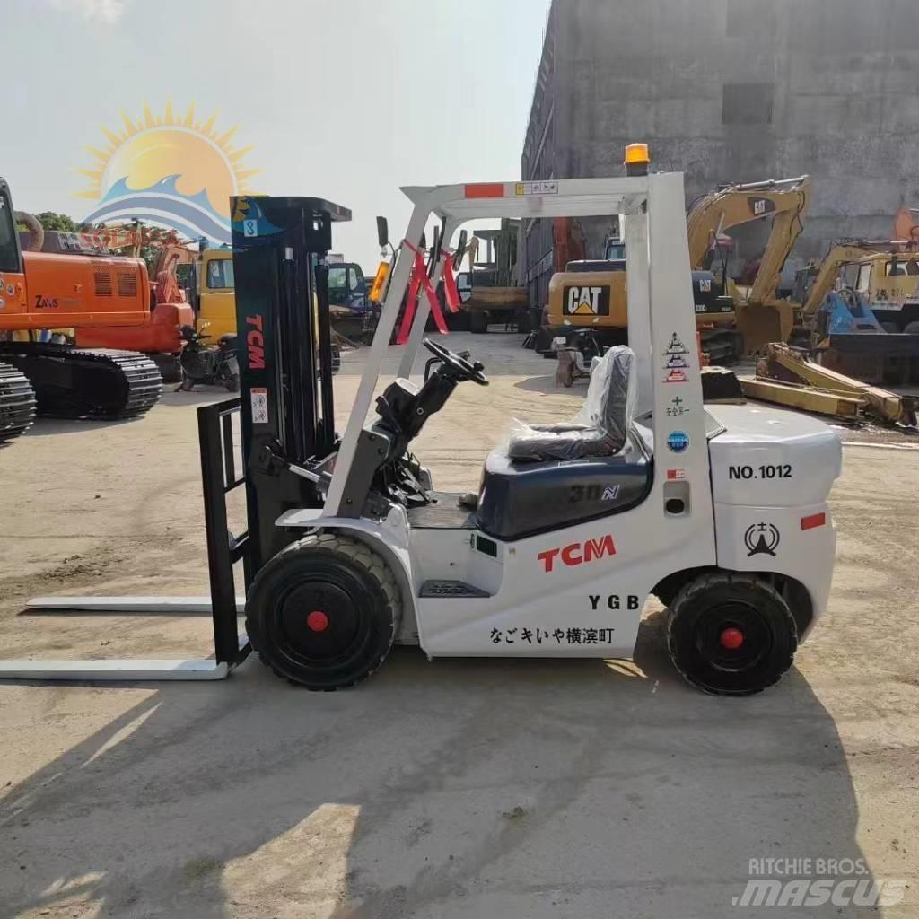 TCM FD30 Työntömastotrukit