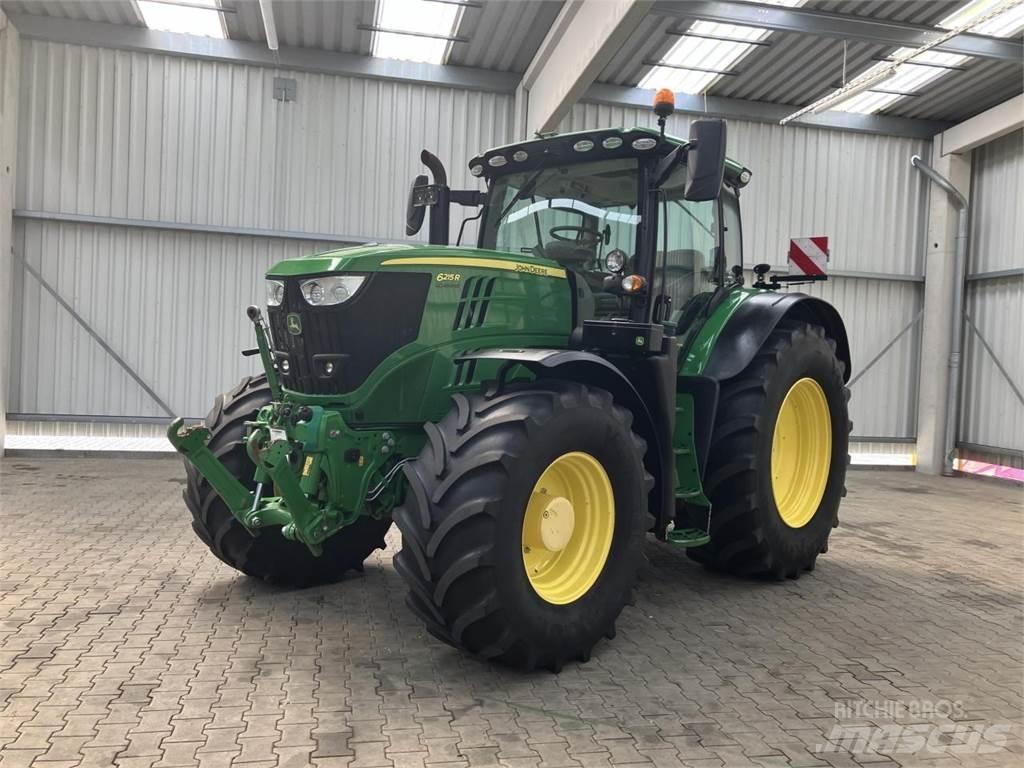 John Deere 6215R Traktorit