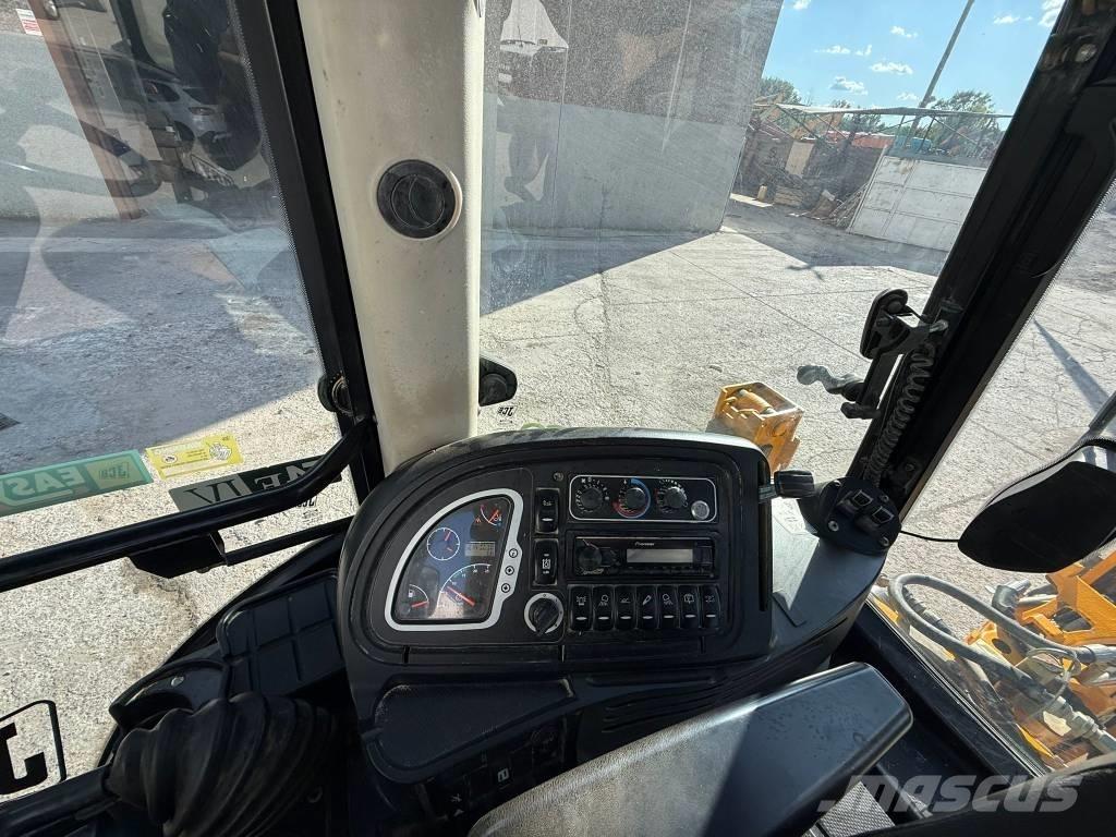 JCB 3 CX Kaivurikuormaajat
