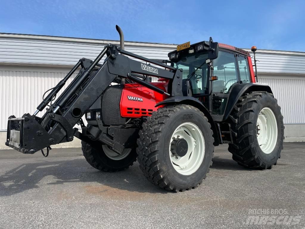 Valtra X 120 Traktorit