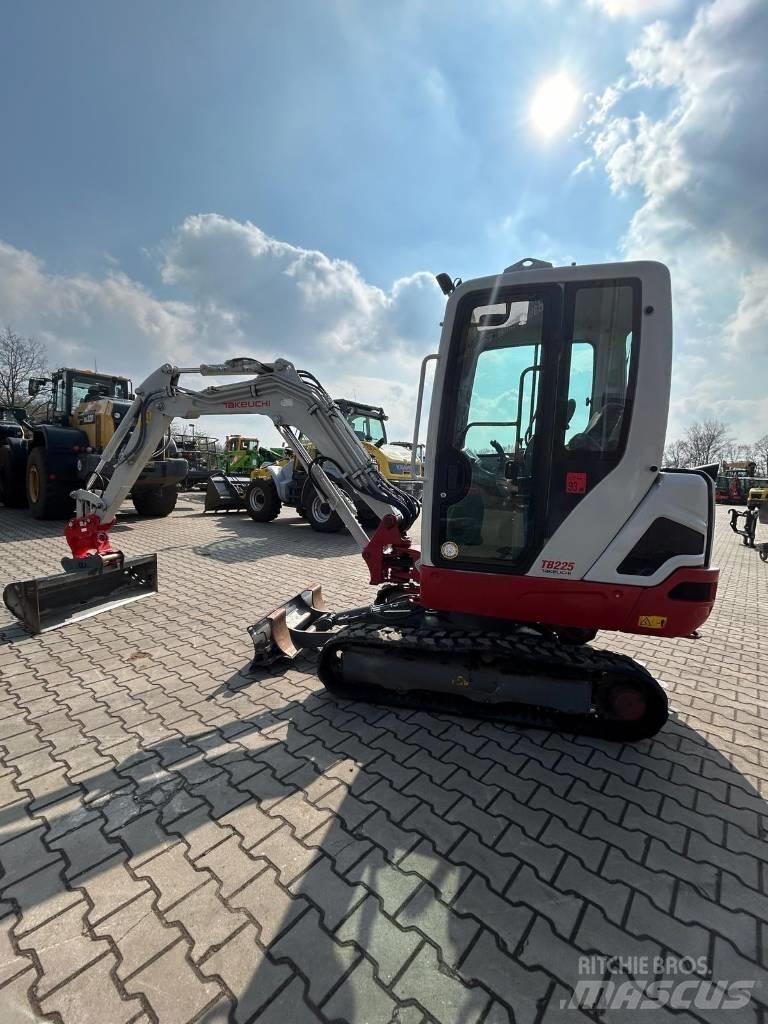 Takeuchi TB 225 Minikaivukoneet < 7t