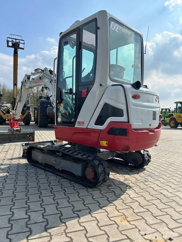 Takeuchi TB 225 Minikaivukoneet < 7t