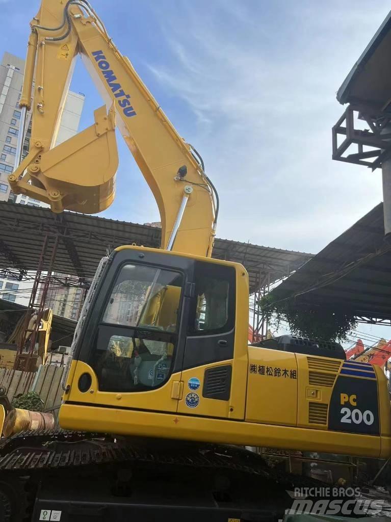 Komatsu PC 200 Midikaivukoneet 7t - 12t