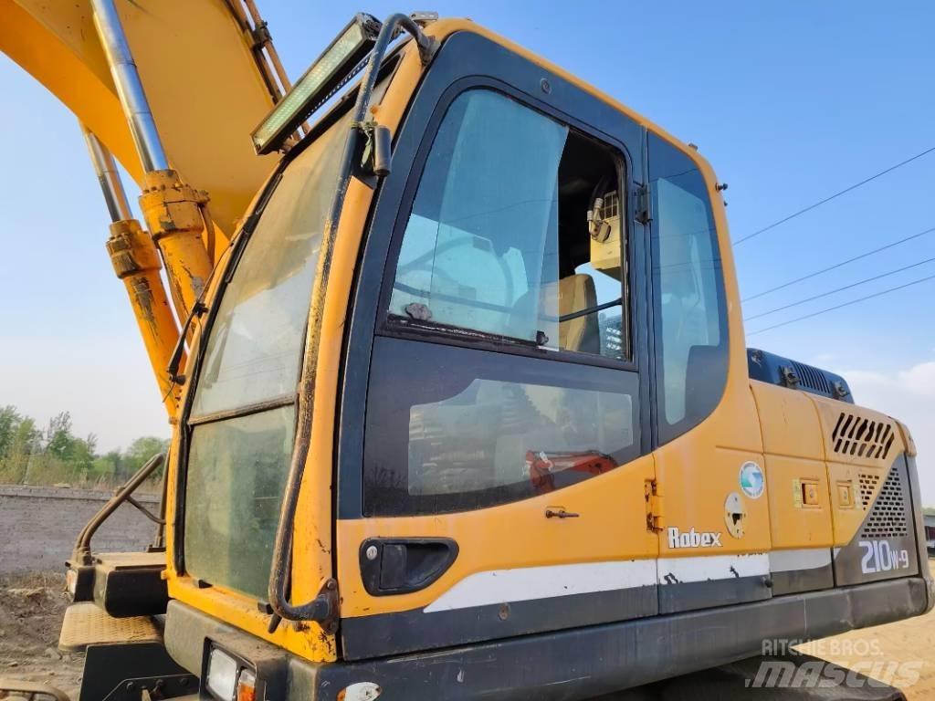 Hyundai R210W-9 Pyöräkaivukoneet