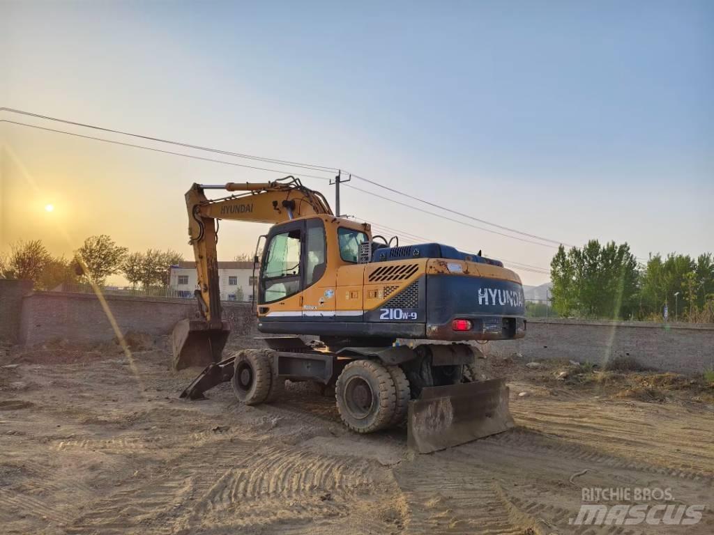 Hyundai R210W-9 Pyöräkaivukoneet