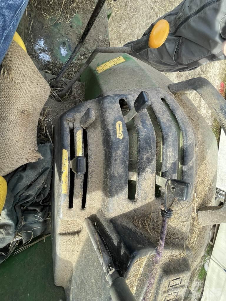 John Deere 5215 Traktorit