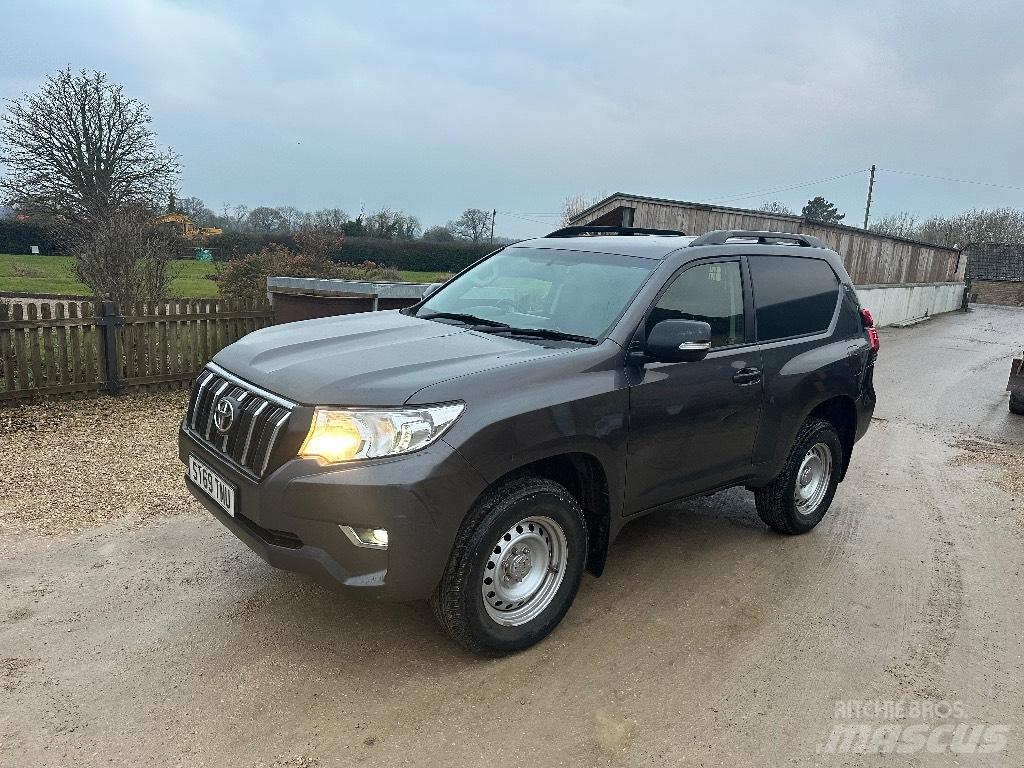 Toyota Landcruiser Lava-autot