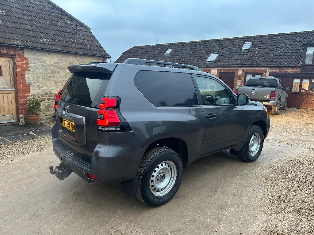 Toyota Landcruiser Lava-autot