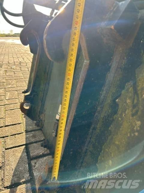 JCB Pelikan bak Kauhat