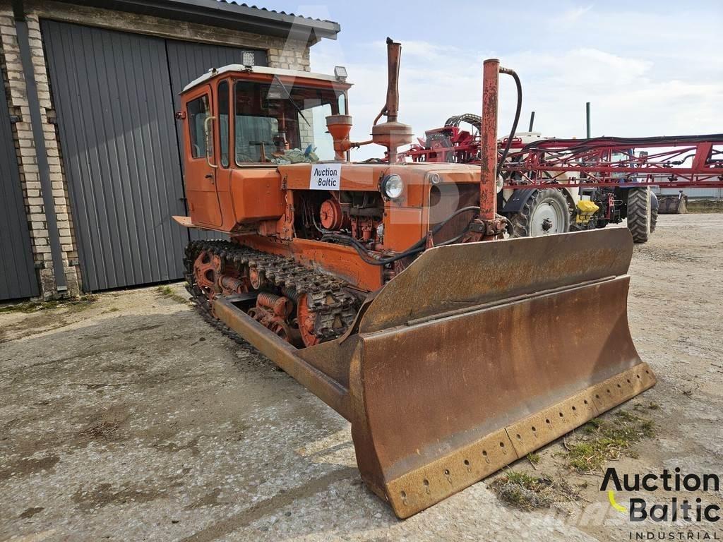  Onbekend DT-75 Telaketjupuskutraktorit