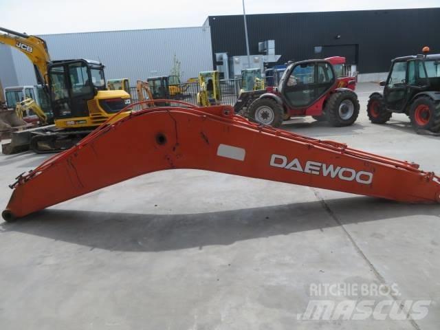 Daewoo DX 225 LC Alusta ja jousitus
