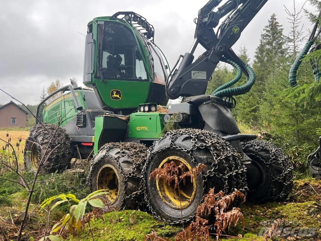 John Deere 1070G Harvesterit