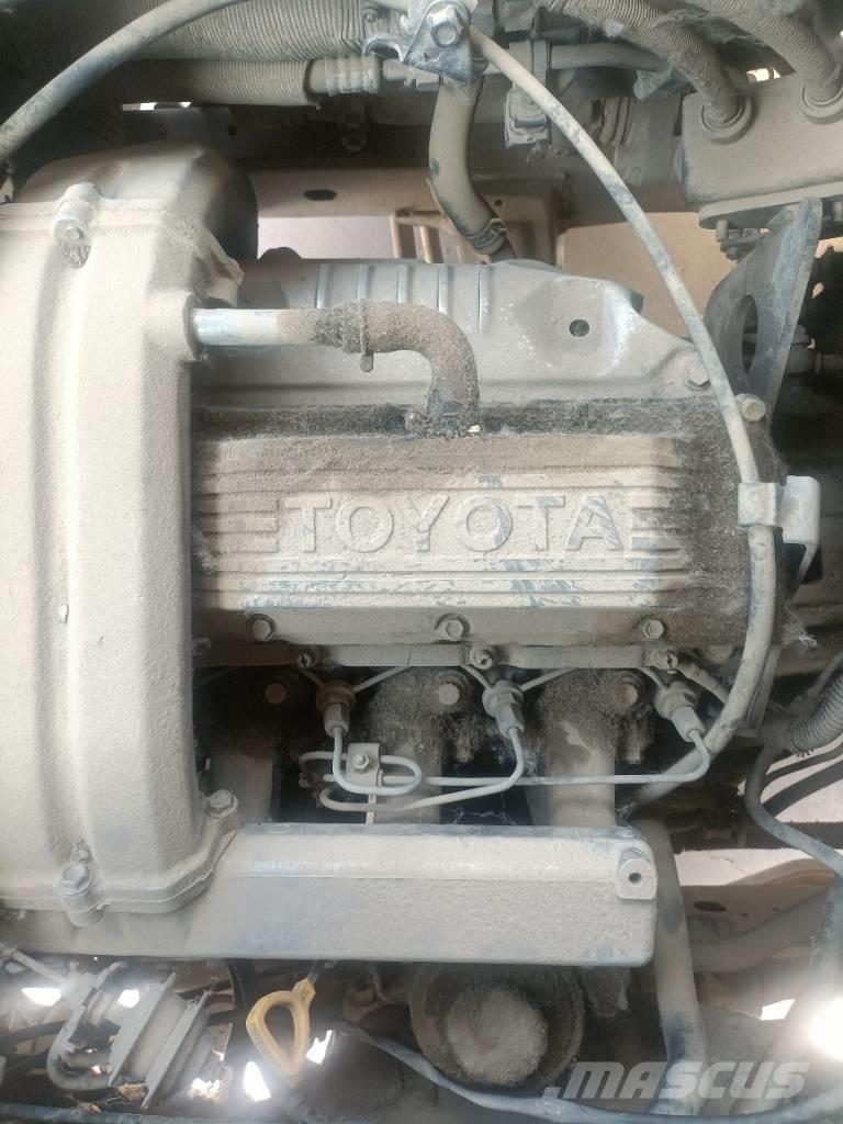 Toyota Coaster Bus Minibussit