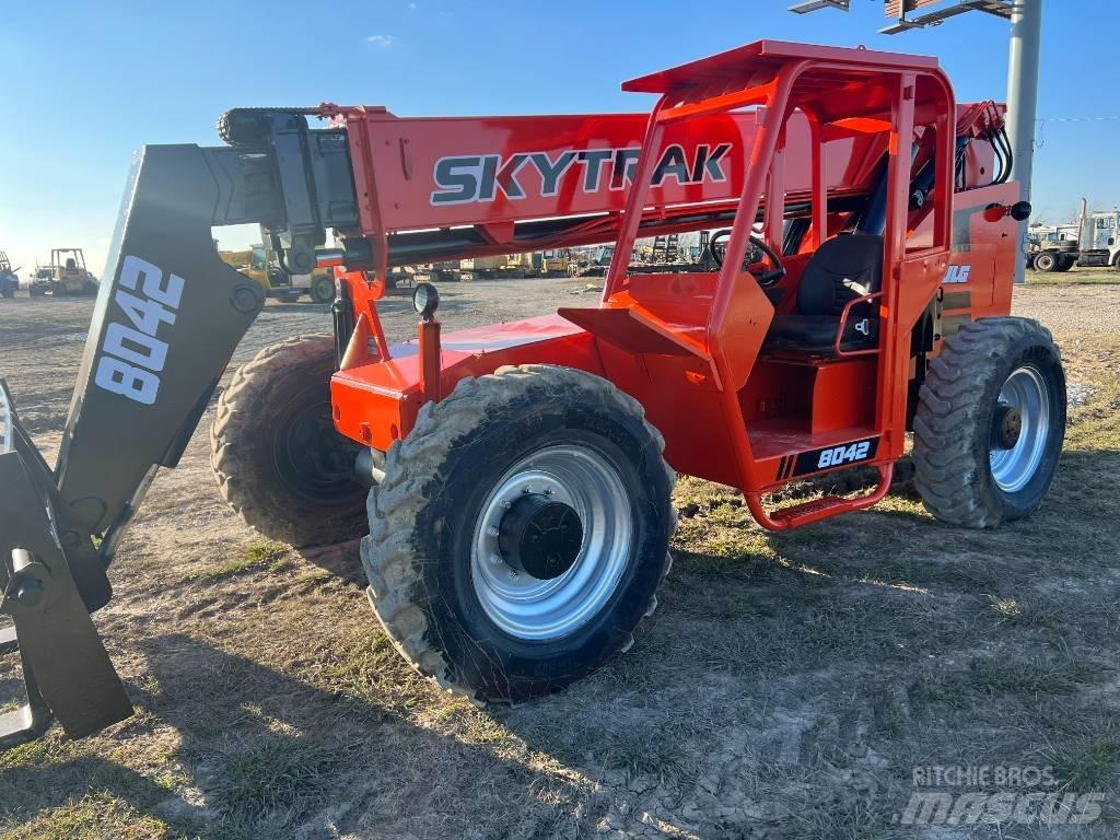 SkyTrak 8042 Kurottajat