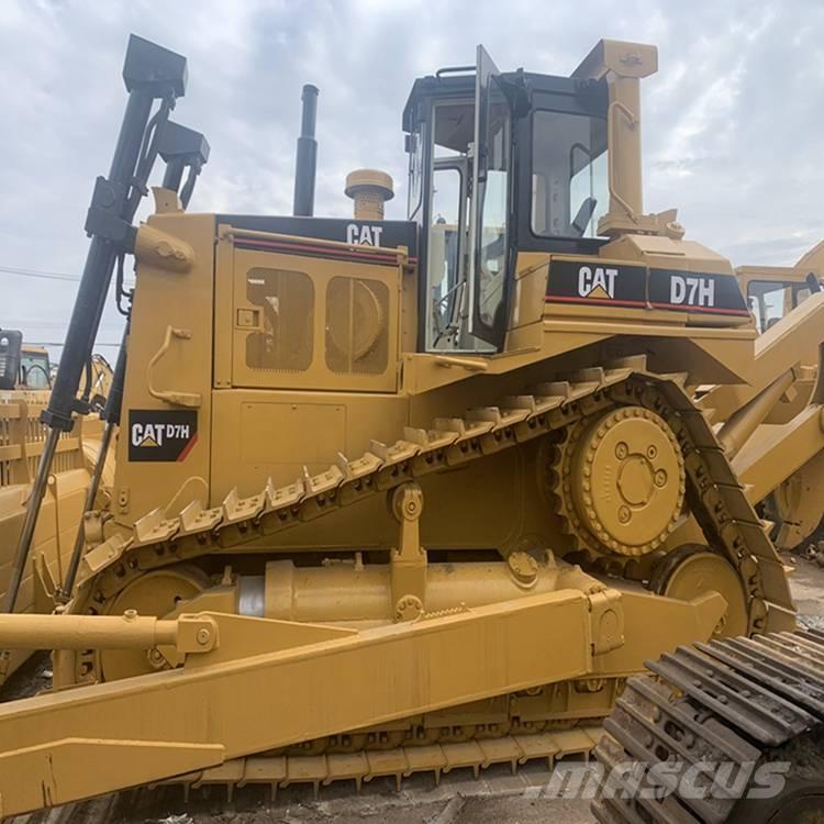 CAT D7H Telaketjupuskutraktorit