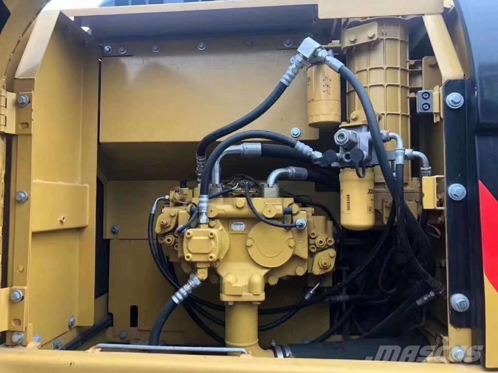 CAT 323 Telakaivukoneet