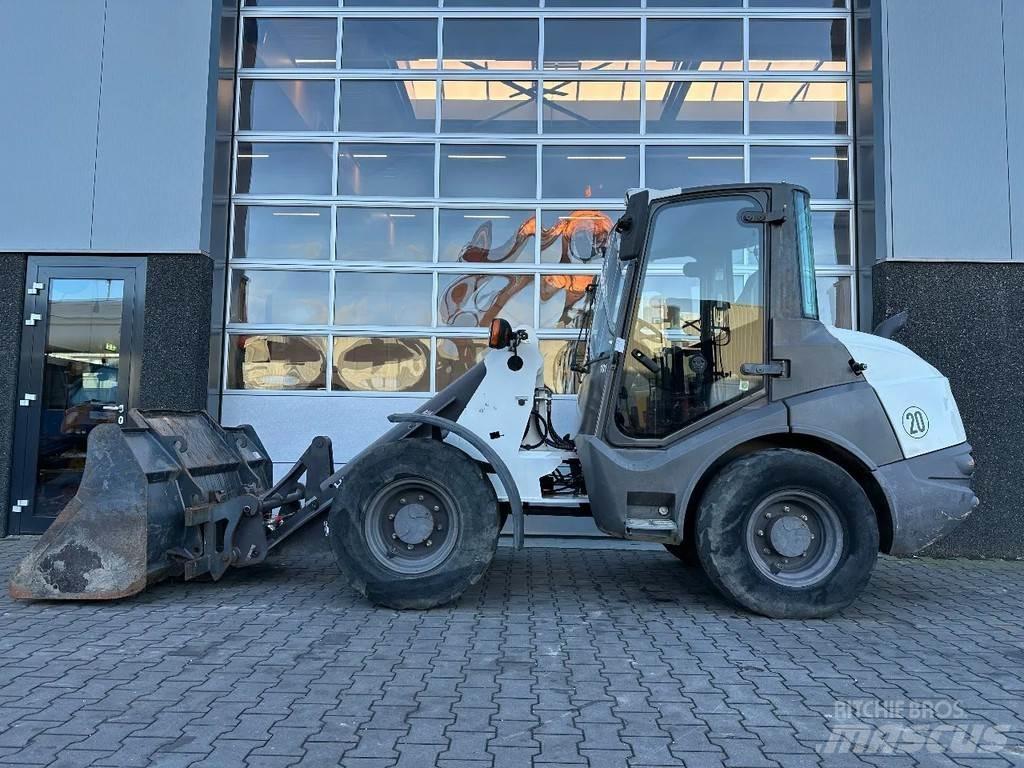 Hitachi ZW75 Pyöräkuormaajat