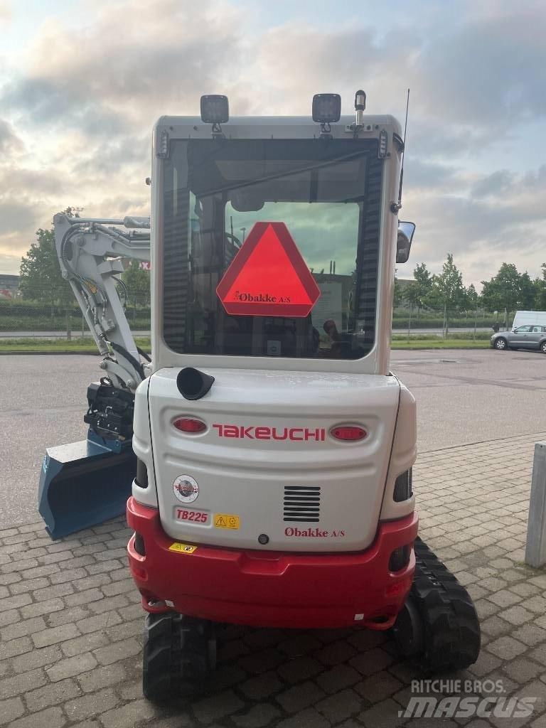 Takeuchi TB 225 Minikaivukoneet < 7t