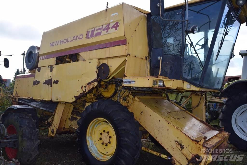 New Holland TF 44 Leikkuupuimurit