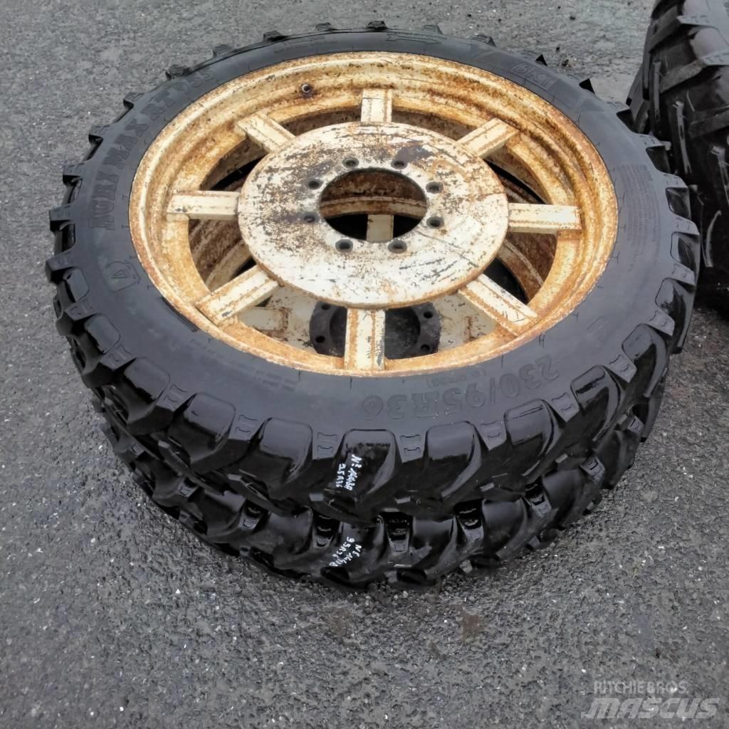 BKT 9.5R36 Renkaat ja vanteet