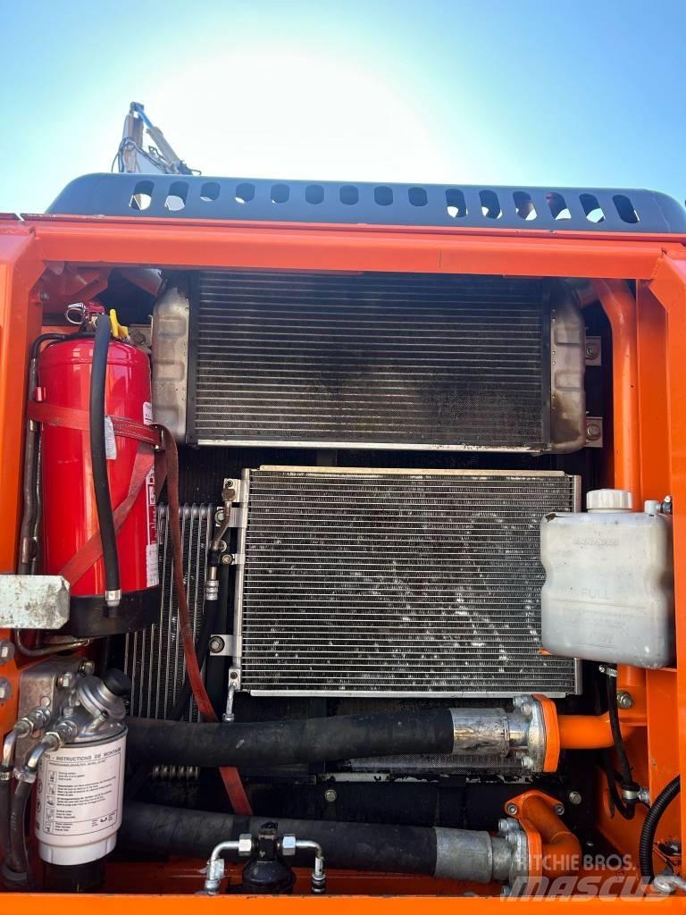 Doosan DX 210 W Pyöräkaivukoneet