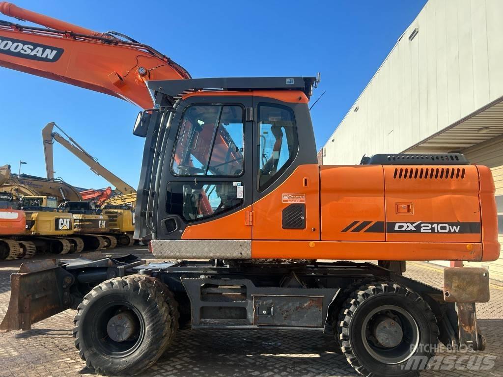 Doosan DX 210 W Pyöräkaivukoneet