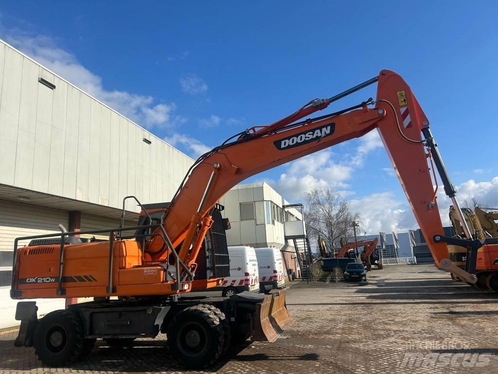 Doosan DX 210 W Pyöräkaivukoneet