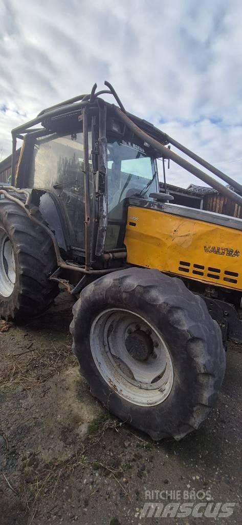 Valtra 6850 Traktorit