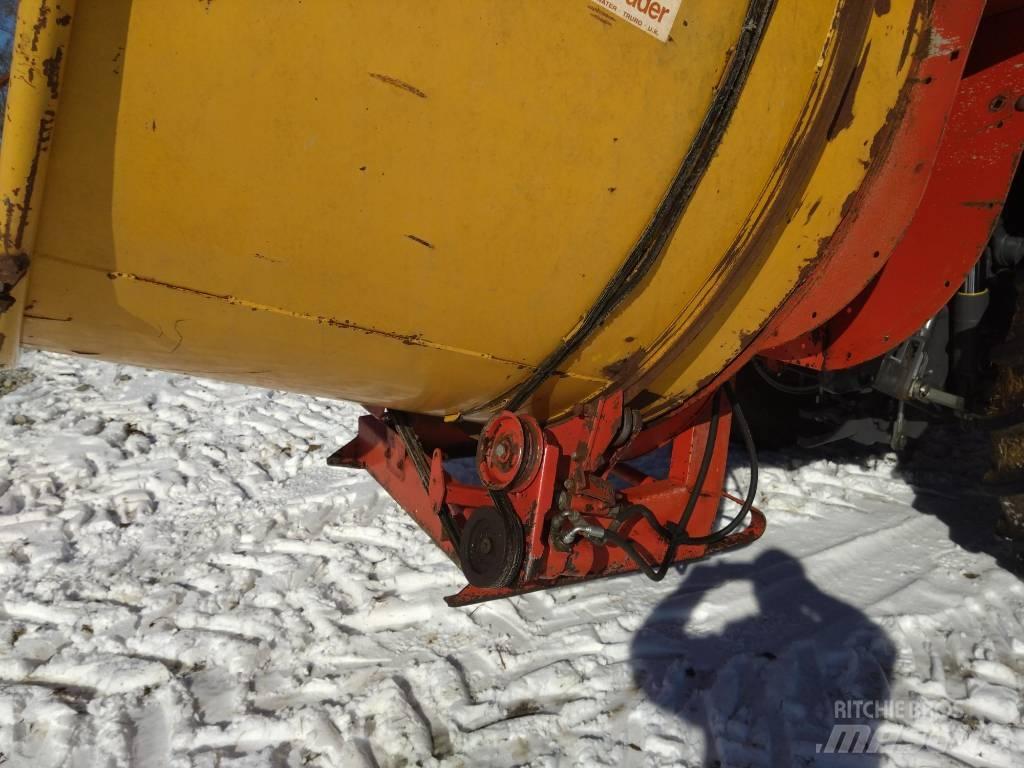 Tomahawk 5050 Paalinkäsittelykoneet