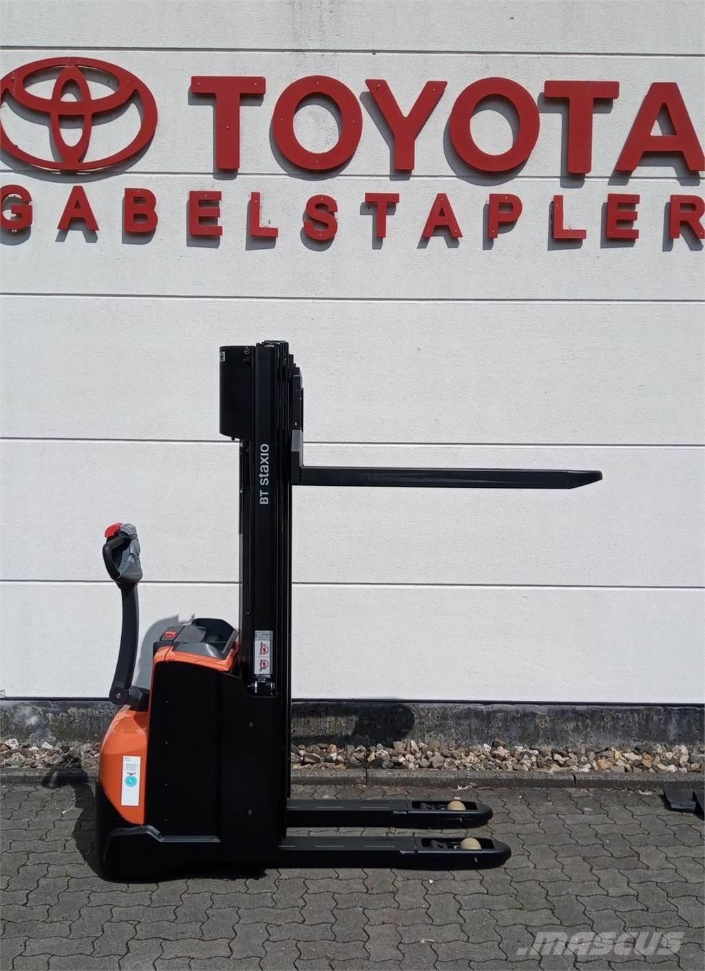Toyota SWE140L Käyden ajettavat pinoamistrukit