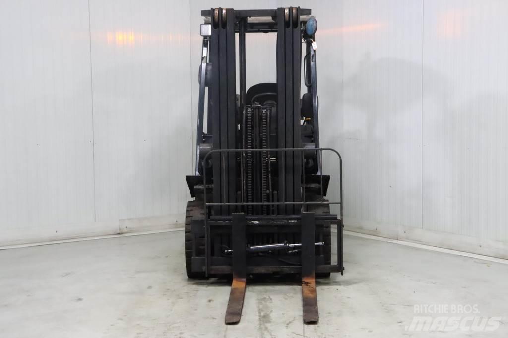 Nissan U1D2A20LQ Nestekaasutrukit