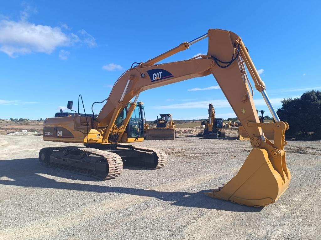 CAT 325 D Telakaivukoneet