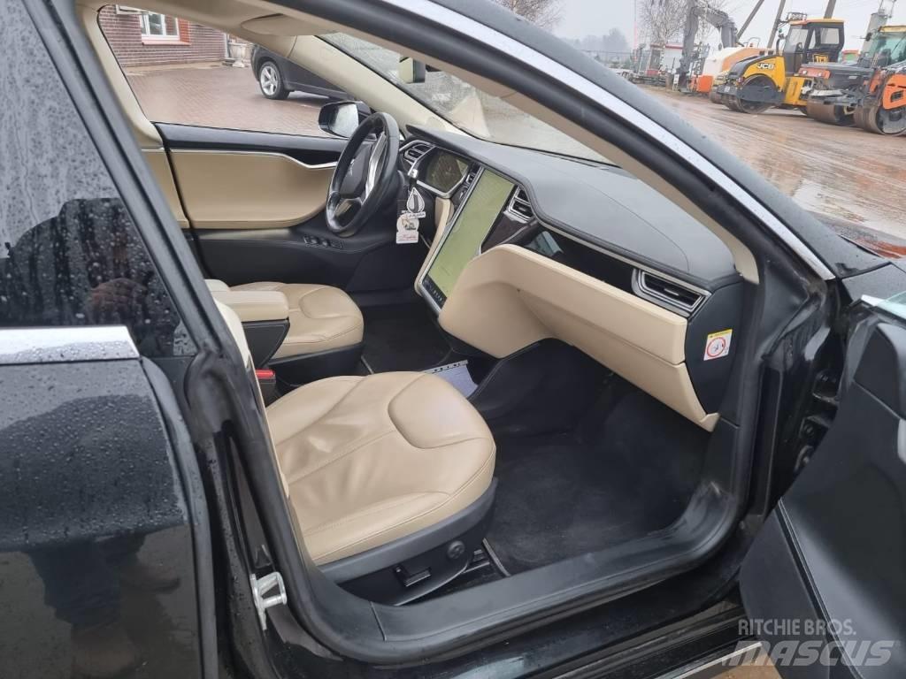 Tesla Model S P85 Henkilöautot